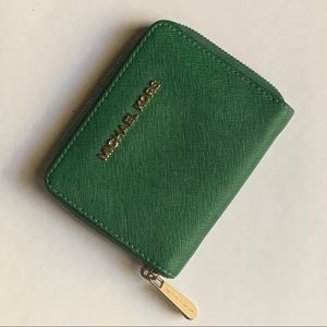 Michael Kors Zip around wallet